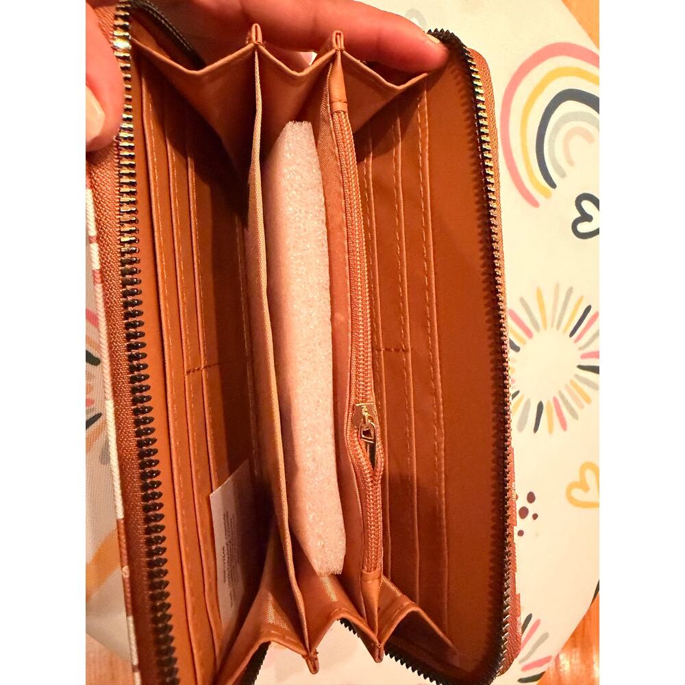 London Fog Wristlet Adalia Signature Camel Checkered Zip Around Wallet - Picture 4 of 5